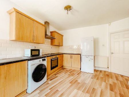 Room in a Shared House, Wilford Crescent East, NG2 - Photo 3