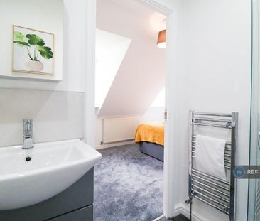 1 bedroom in a house share to rent - Photo 4