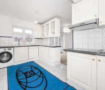 3 bedroom end of terrace house to rent - Photo 3