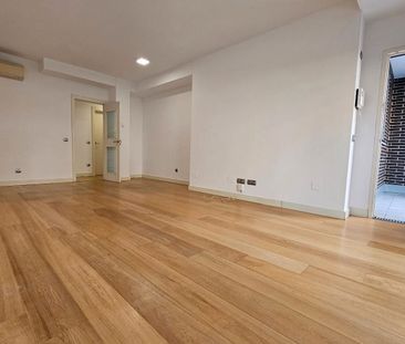 Planta baja de alquiler en Calle de Juan Daniel Fullaondo, Valdebeb... - Photo 6