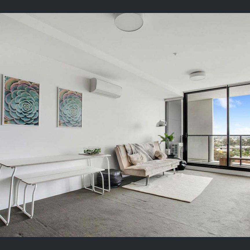 Stunning Apartment in amazing location - Photo 1