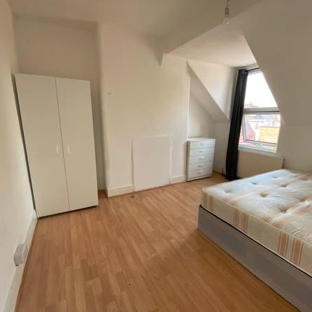 Room in a Shared House, Walm Lane, NW2 - Photo 4