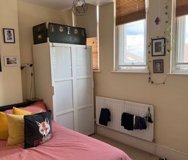 2 Bed Flat, Harvey Court, SW14 - Photo 1