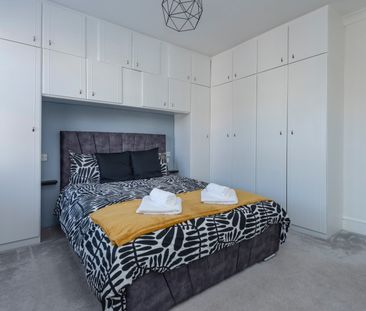 3 Bed Terraced House, Chestnut Road, SW20 - Photo 2