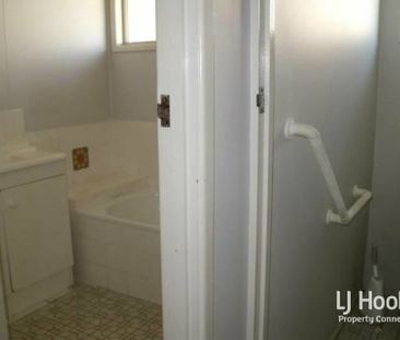 SPACIOUS THREE-BEDROOM HOME WITH AIR CONDITIONING & SIDE ACCESS - Photo 2