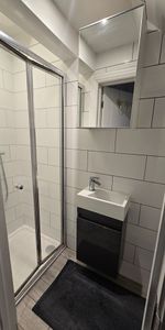 Room in a Shared House, Walrond Avenue, HA9 - Photo 3