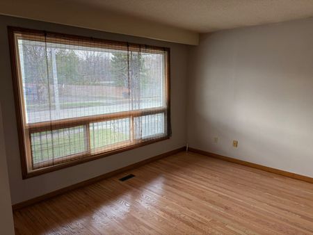 For Lease - 127 Risebrough Circuit, Markham, Ontario - Photo 3