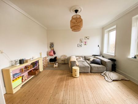 Charmerende og rummelig 3-værelses lejlighed ved Østre Anlæg - Photo 2