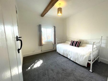 4 bedroom detached house to rent - Photo 2