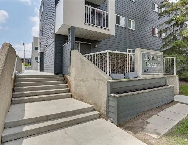 2 Bedroom condo steps to downtown — 2 Bedrooms Condo Unit - Photo 1
