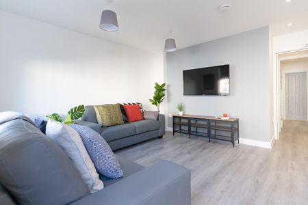 Stansted #23 - Photo 5