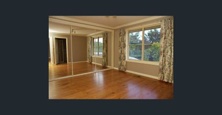 Spacious family home walking distance from Lilydale Lake! - Photo 4