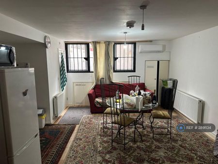 Studio to rent - Photo 2