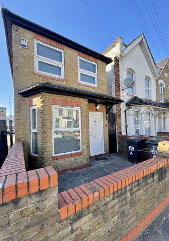 Modern and Newly Refurbished Detached House! Amazing Living Space & Garden, N8 0JX - Photo 3