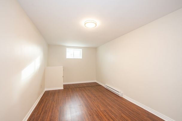 Spacious 2 Bedroom Lower Unit in Welland!! - Photo 1