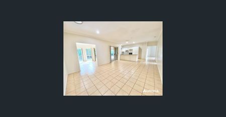 LARGE FAMILY HOME WITH A POOL! - Photo 2