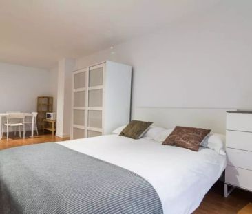 Rooms for rent in 6-bedroom apartment in Pacífico, Madrid - Foto 6
