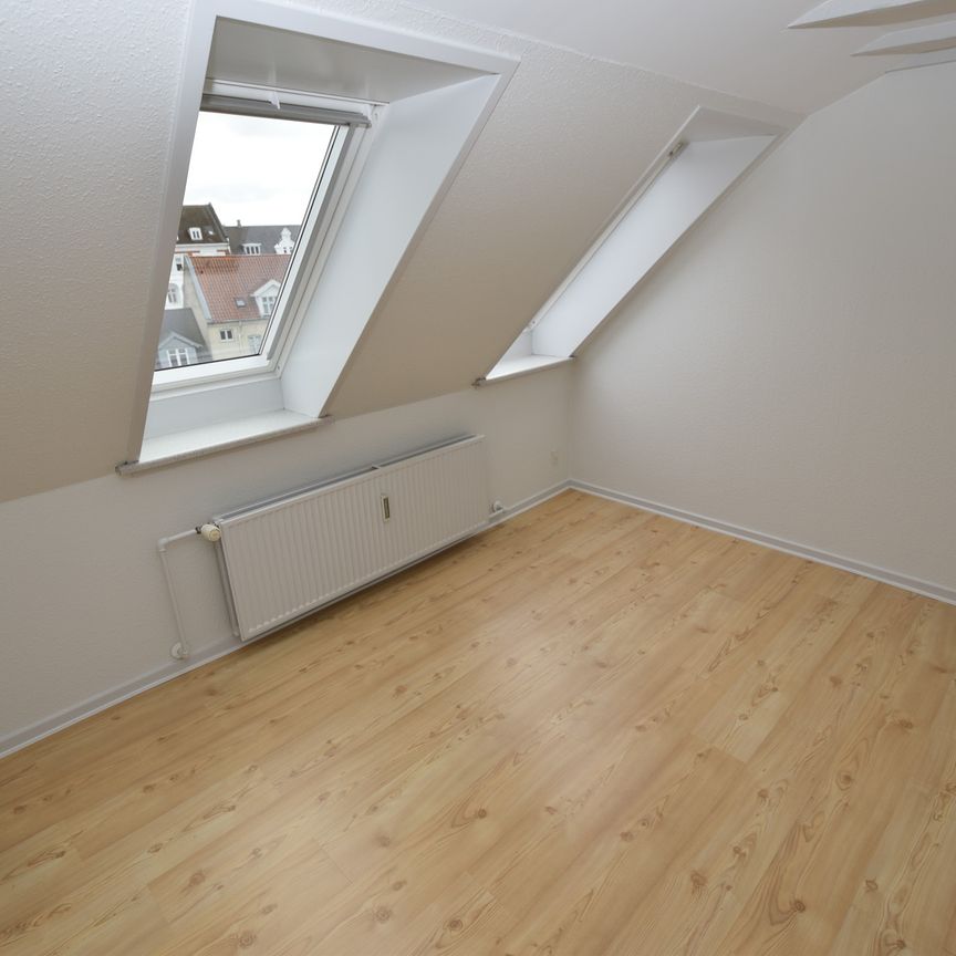 Charmerende taglejlighed med moderne opgraderinger i Aalborg - Photo 1