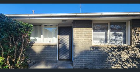 Ideally Located - 1 Bedroom Unit!! - Photo 2