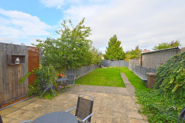 Semi Detached House - Photo 1