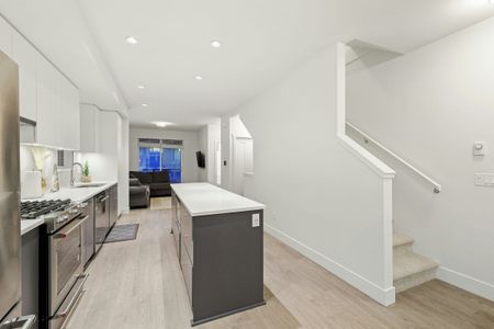 Beautiful 3 Bed and Den Corner Unit Townhouse in South Surrey - Photo 5