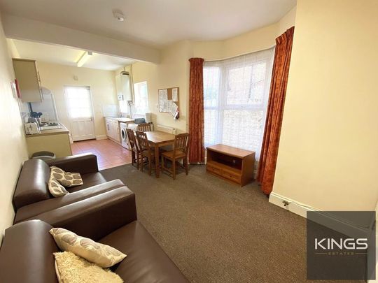 4 bedroom terraced house to rent - Photo 1