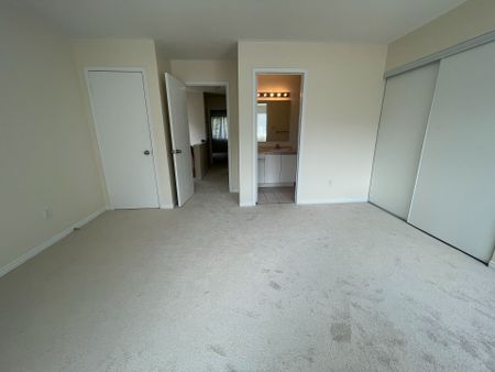 For Lease - 9 Fairglen Avenue Unit# 4, Brampton, Ontario - Photo 2