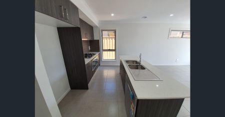 Beautiful Habitat Estate Home, the perfect 'habitat' for the entire family! - Photo 3