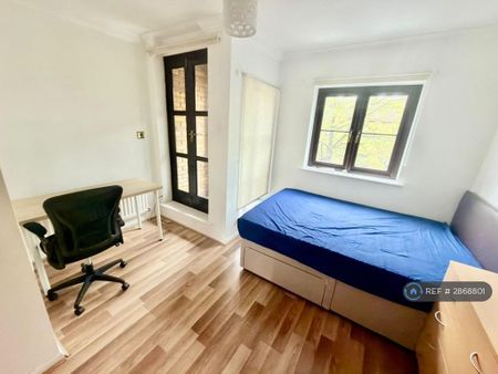 4 bedroom terraced house to rent - Photo 4