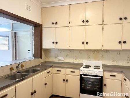 Three Bedroom Home! - Photo 4