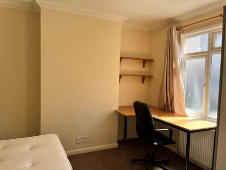3 bedroom terraced house to rent - Photo 5