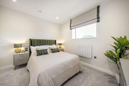 Chertsey, Surrey, KT16 - Photo 3