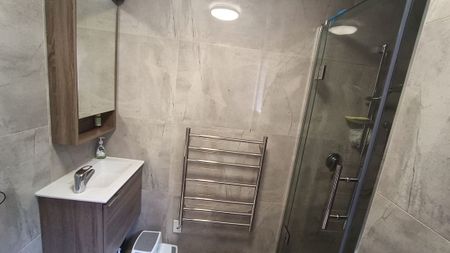 Charming 1BR 1 Living Room Home with Garden! - Photo 2