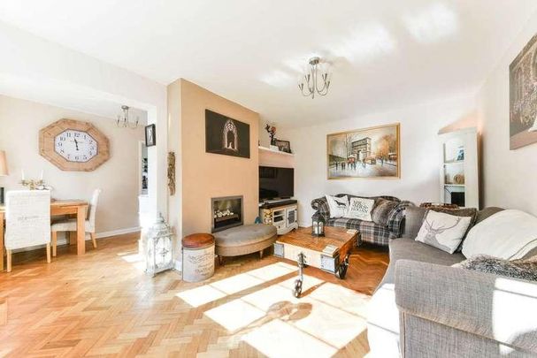 Peaches Close, Cheam, SM2 - Photo 1