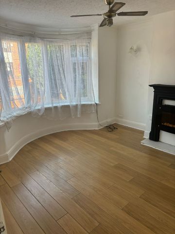 3 Bed Semi-Detached House, Brendon Avenue, M40 - Photo 2