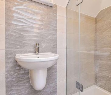 South Lane, Ash, Surrey, GU12 - Photo 4