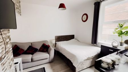 2 Bed 1 Bath - Photo 4