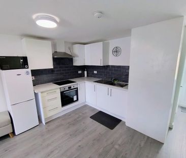 2 bedroom end of terrace house to rent - Photo 4