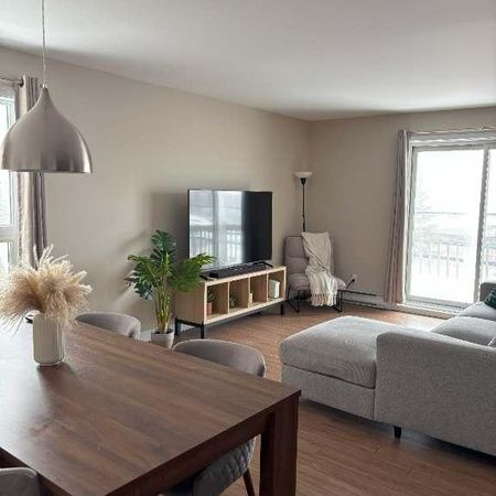 Grand, propre, bien situé, 4 1/2 2 chambres Appartement à louer Lévis /St-Nicolas - Photo 4