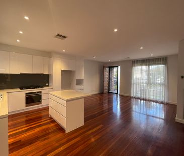 Beautifully Presented 2 Bedroom Home&period;&period;&period; - Photo 4