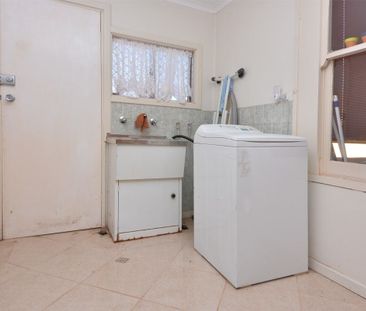 Beautiful home in ideal location - Photo 4