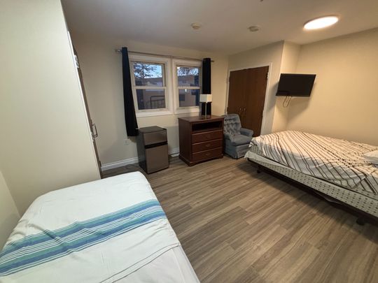 For Lease - 7715 Beaverdams Road Unit# Rooms2,5,9,10,12,14,16,17, Niagara Falls, Ontario - Photo 1
