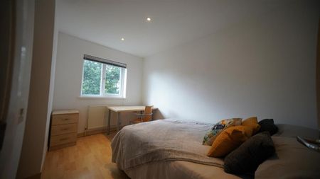 4 bedroom apartment to rent - Photo 4