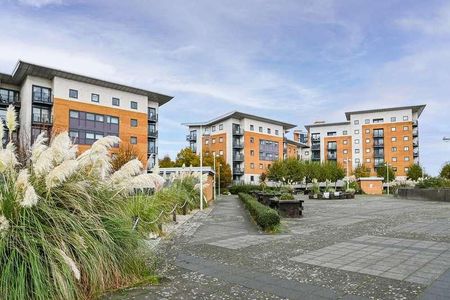 Sheerness Mews, Silvertown, E16 - Photo 2