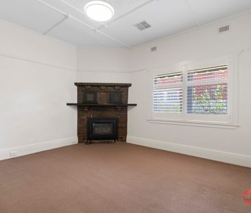 CHARMING CHARACTER MAISONETTE IN PRIME LOCATION (Gardening Service ... - Photo 1