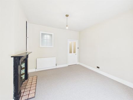 3 BED House To rent - Photo 2