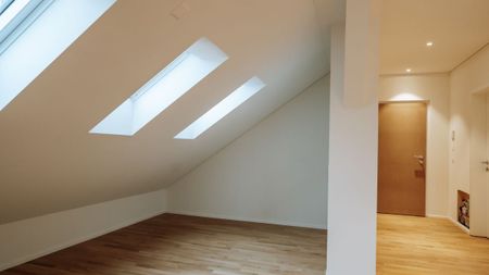 Modern möblierte 1-Zimmer-Dachwohnung an Toplage in Dübendorf - Photo 5