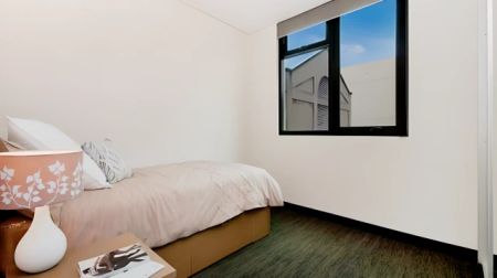 3 Bedroom Townhouse Grote St (1 bathroom) - Photo 3