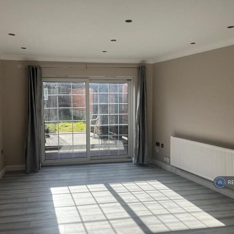 2 bedroom semi-detached house to rent - Photo 1