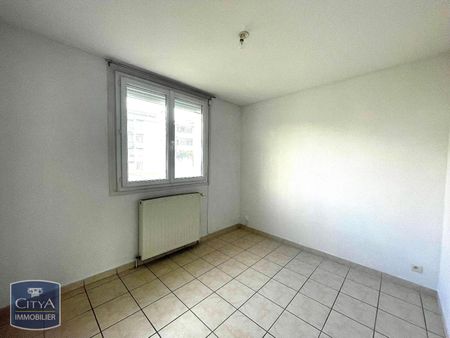 Location Appartement 2 pièces 34m² LE CHAMBON FEUGEROLLES 42500 - Photo 5
